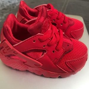 Red Huarache toddler size 5
